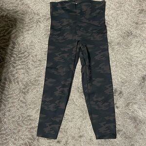 Spanx booty boost leggings size large length 7/8. Camo print.